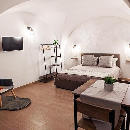 Dama Suite Love & Private Jacuzzi Bari Bagian luar foto