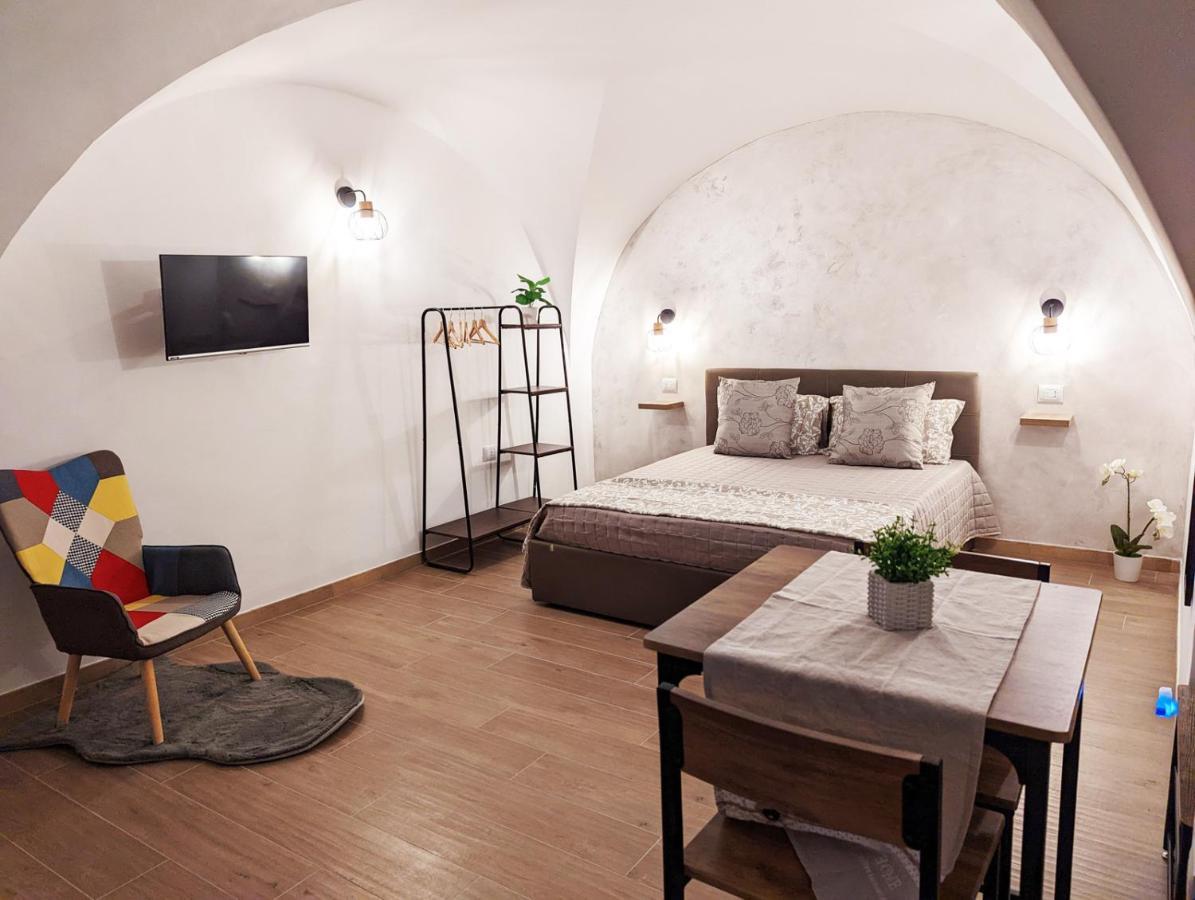 Dama Suite Love & Private Jacuzzi Bari Bagian luar foto