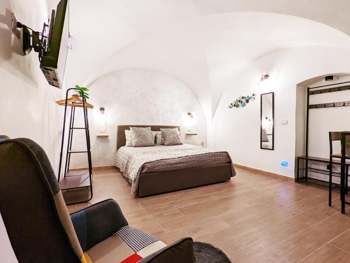 Dama Suite Love & Private Jacuzzi Bari Bagian luar foto