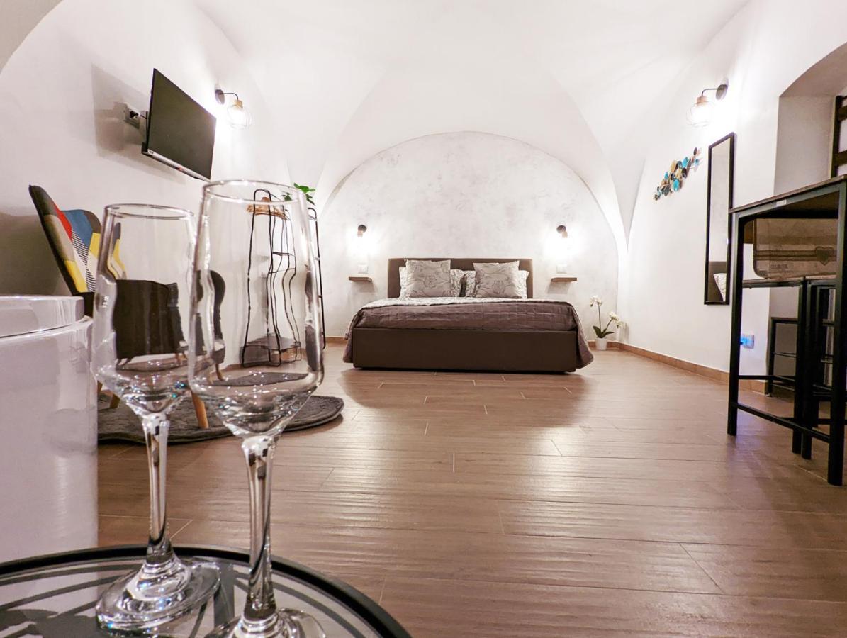Dama Suite Love & Private Jacuzzi Bari Bagian luar foto